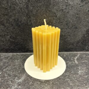 Geomeetriline mesilasvahast küünal "Rütm"