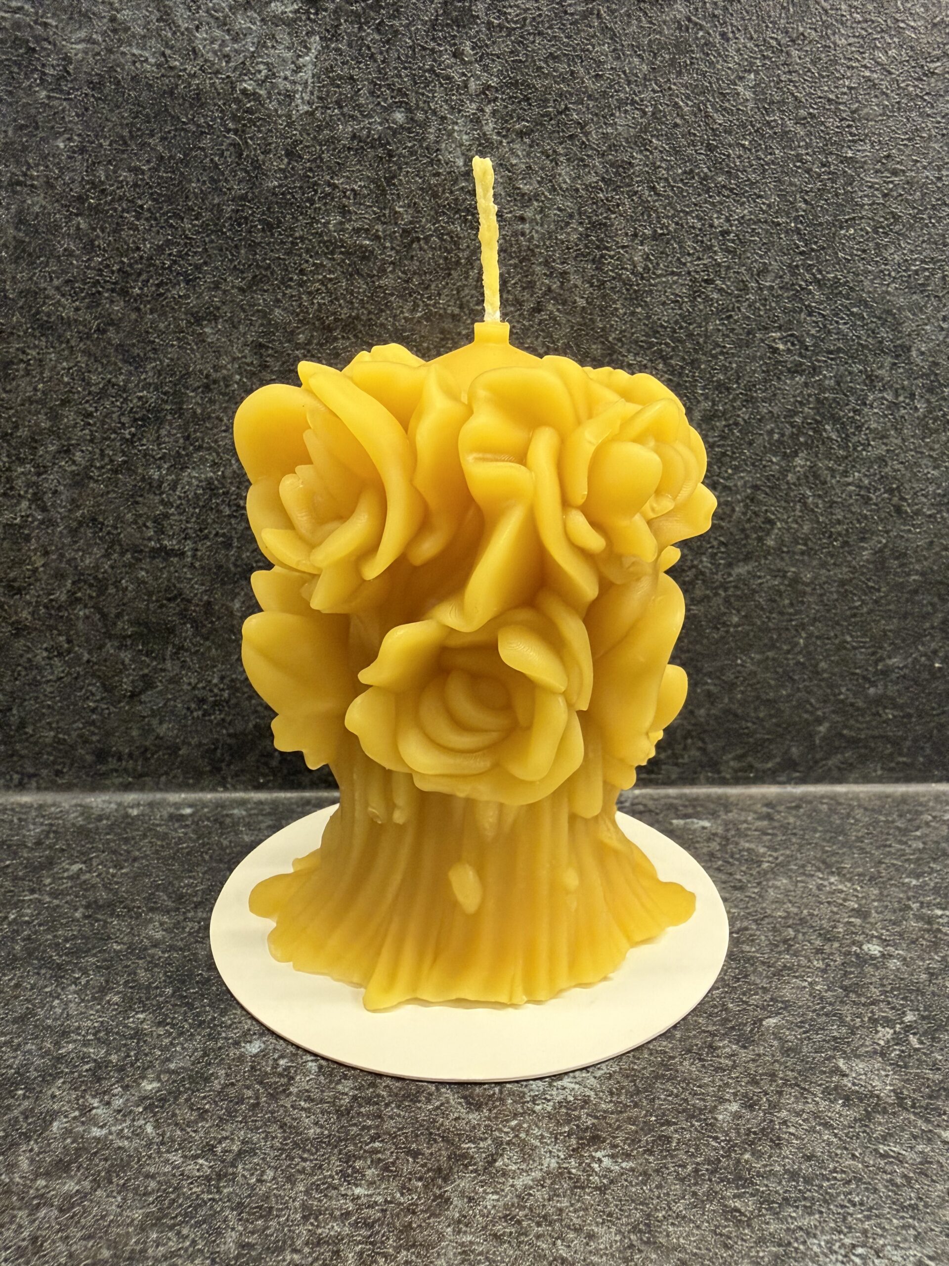 Mesilasvahast küünal "Lillebukett"