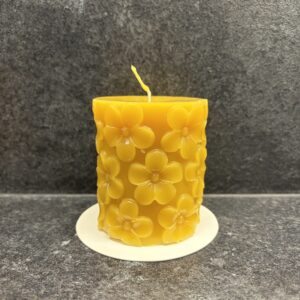 Mesilasvahast küünal "Lilled"