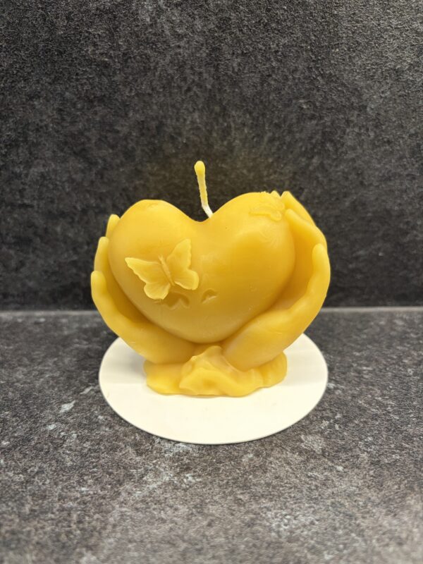 "Hoitud süda" - Mesilasvahast küünal