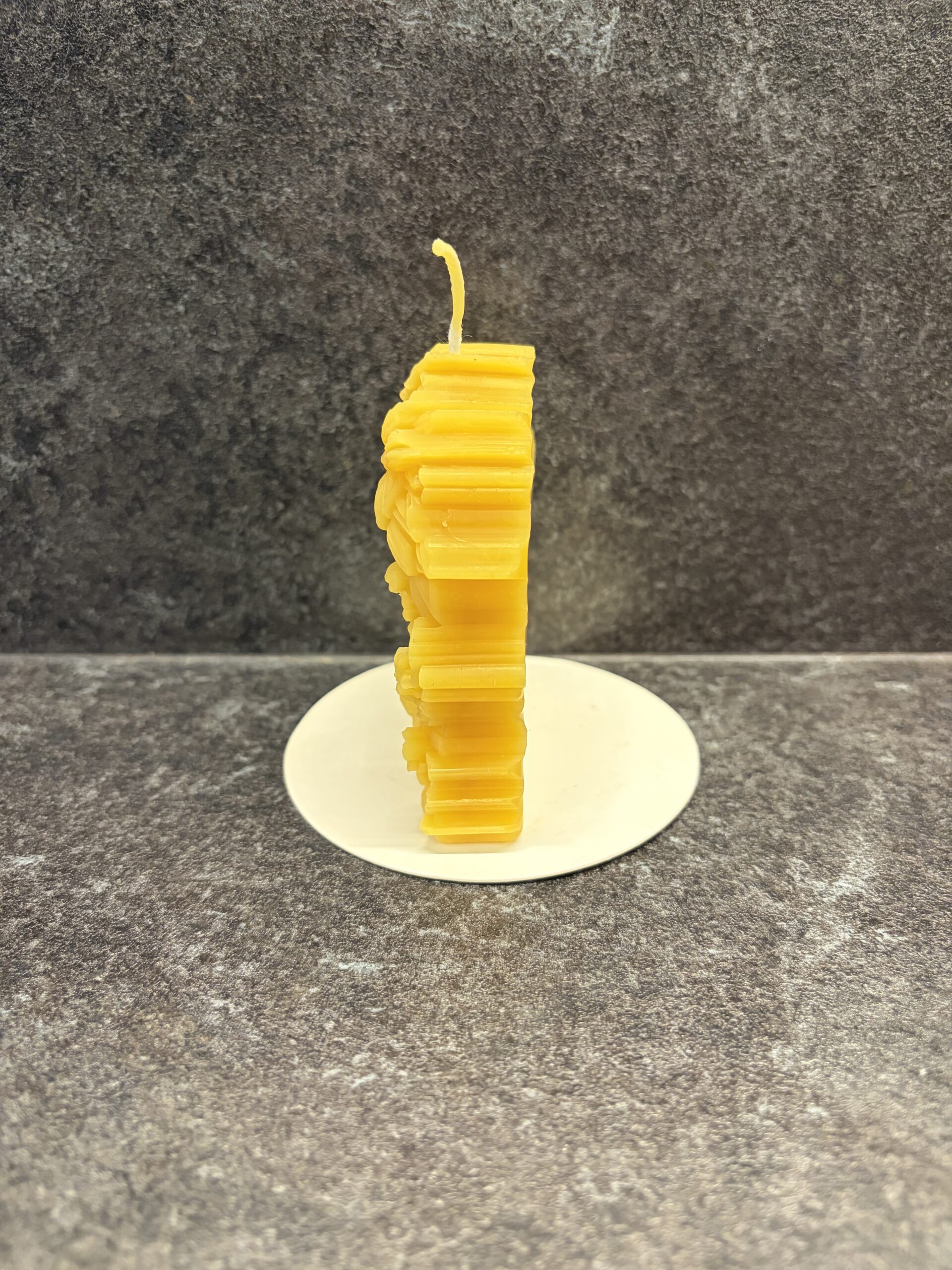 "Naine" - Mesilasvahast küünal - Image 2