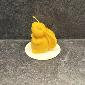 "Jänes" - Mesilasvahast küünal